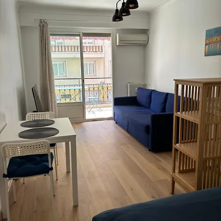 Appartement 2 Etoiles A Pour 4 Personnes Menton