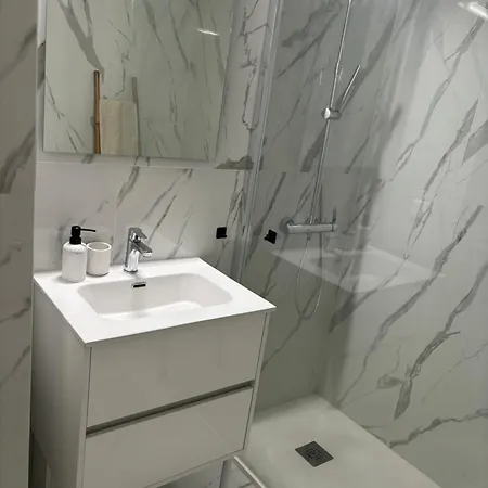 2 Etoiles A Pour 4 Personnes *