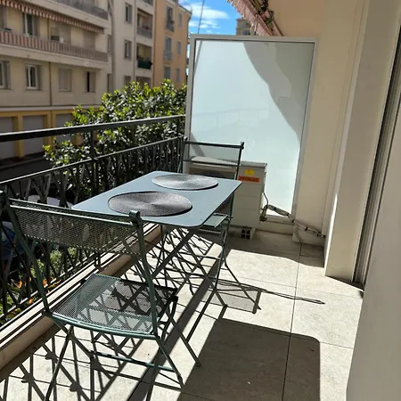 2 étoiles à Pour 4 Personnes Appartement Menton