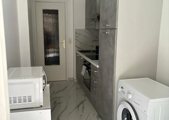 2 Etoiles A Pour 4 Personnes * Menton