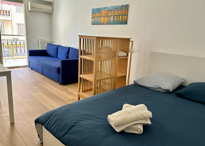 2 étoiles à Pour 4 Personnes * Menton