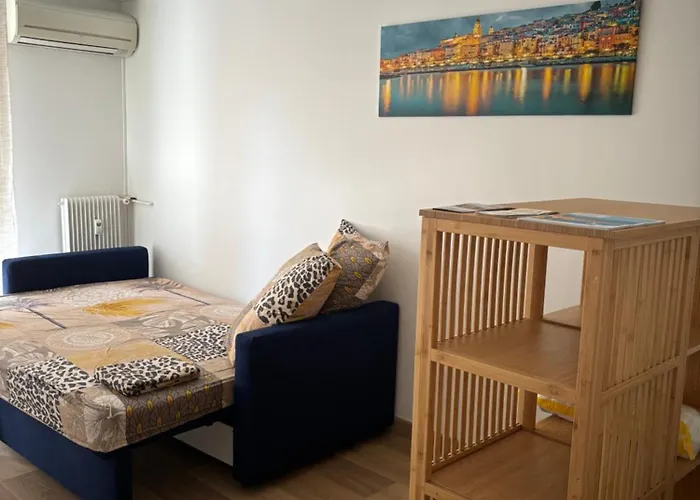 2 Etoiles A Pour 4 Personnes Apartment Menton